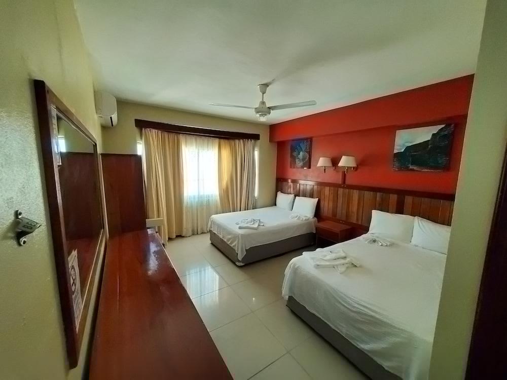 Caye Caulker Plaza Hotel 외부 사진