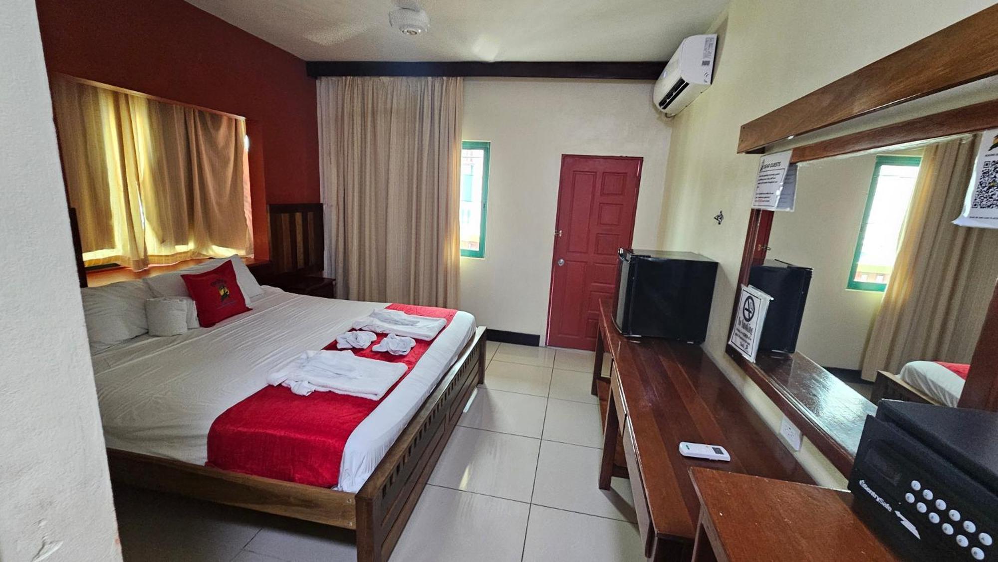 Caye Caulker Plaza Hotel 외부 사진
